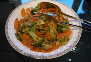 Brokkoli, Blumenkohl, Karotten, Zwiebeln mit Oystersauce